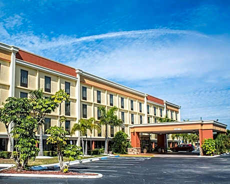 Comfort Inn & Suites St. Pete - Clearwater International Airport