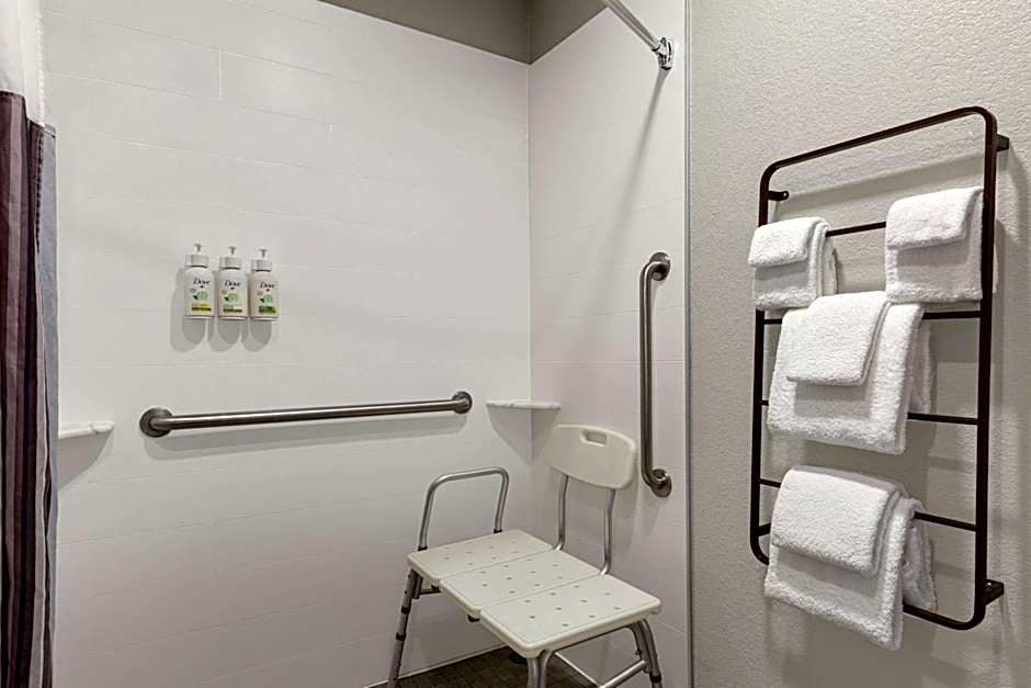 La Quinta Inn & Suites by Wyndham Oxford - Anniston