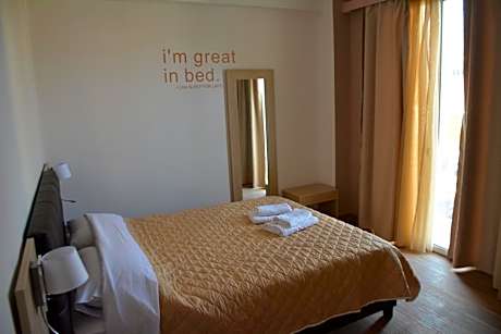 Deluxe Studio (3 Adults)