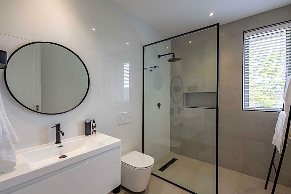 Villa Pacifico - 4BR Hilltop Lux Pool & View