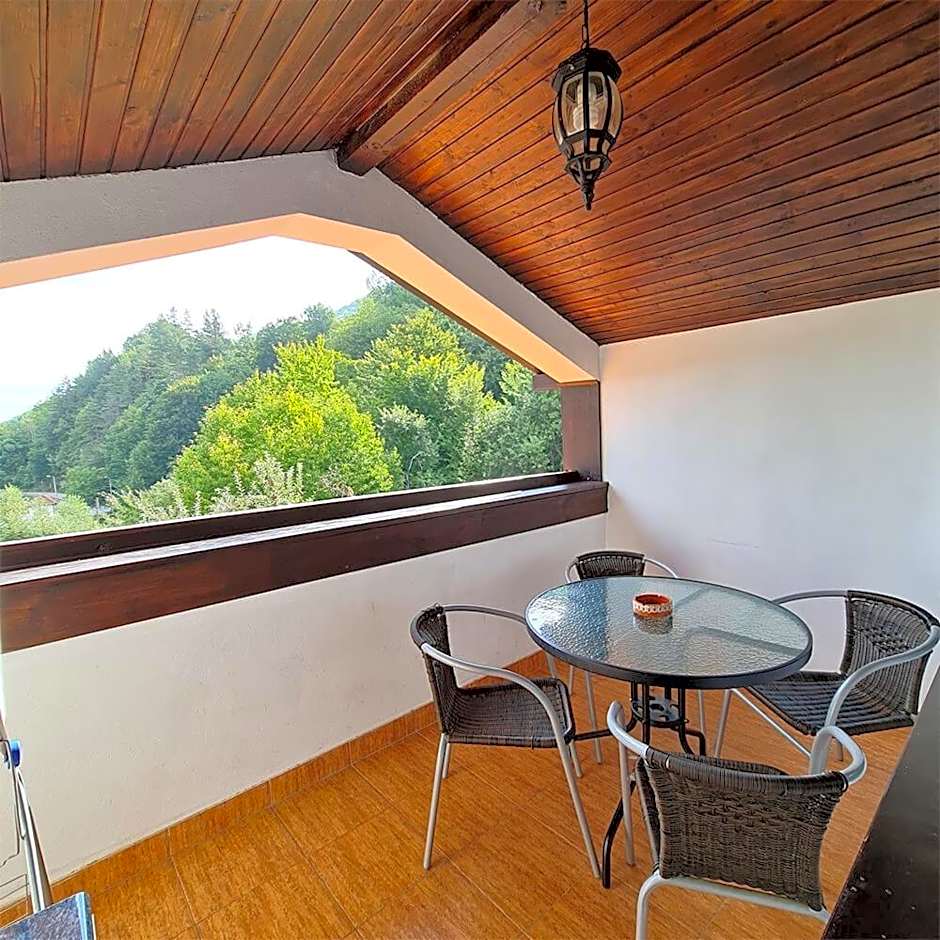 Family Hotel Chiflik Hills