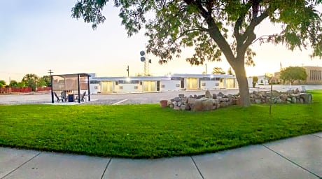 Blue Sage Inn & Suites