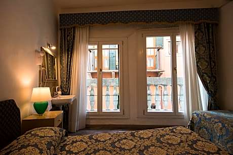 Triple Room with Shared Bathroom