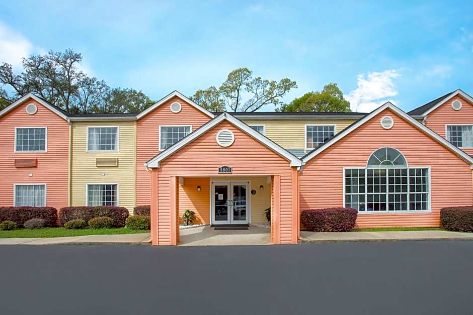 Super 8 by Wyndham Pensacola