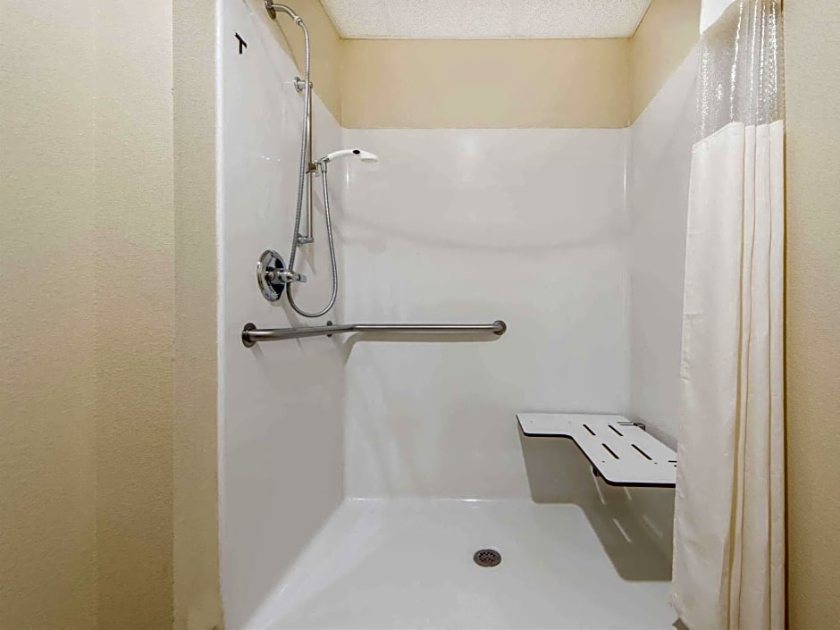 Days Inn Ottumwa – Ottumwa, IA