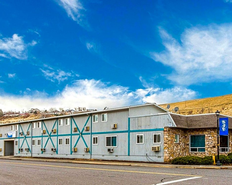 Rodeway Inn & Suites