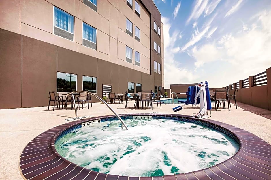 La Quinta Inn & Suites by Wyndham McAllen La Plaza Mall