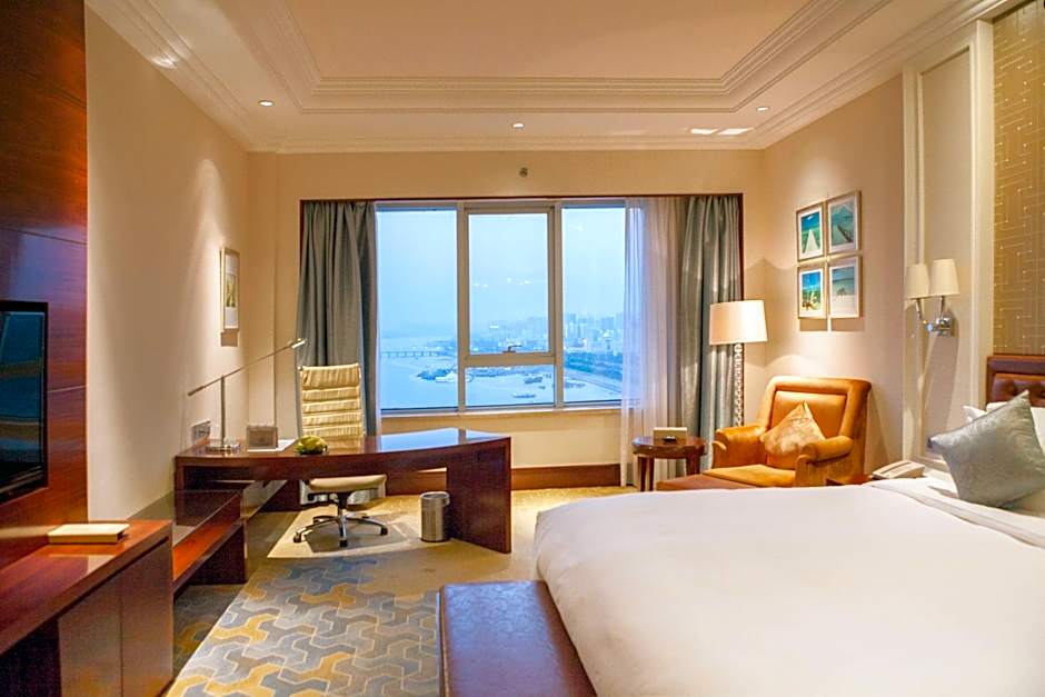 Photo 1 of 3 of 1 King Bed, Sea View