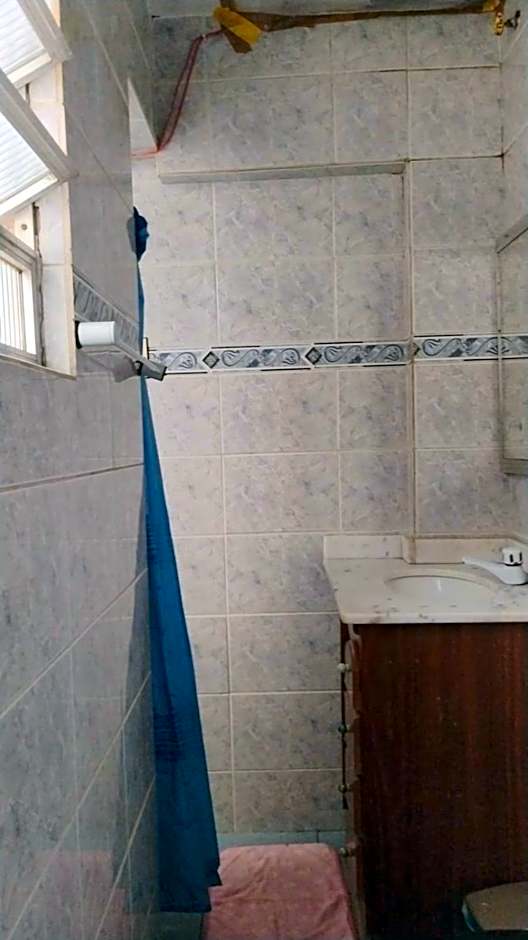 SUÍTE COMPARTILHADA em COPACABANA 2