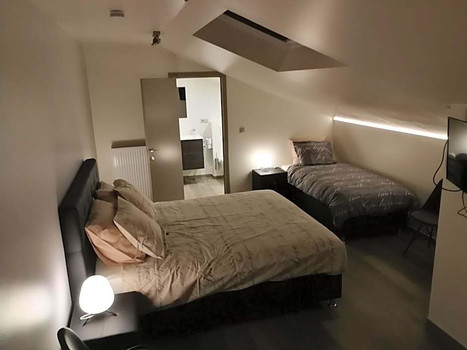 Foto 1 di 10 di Triple Room with Bathroom