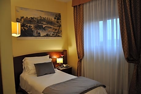 Economy Single Room