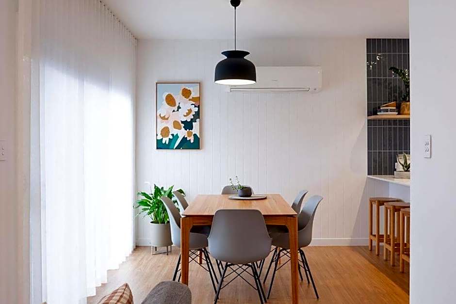 Convenient luxury home, minutes to CBD + hospital