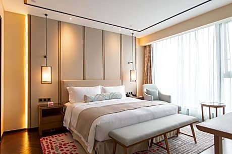 1 King Bed, Executive Suite, Non-Smoking