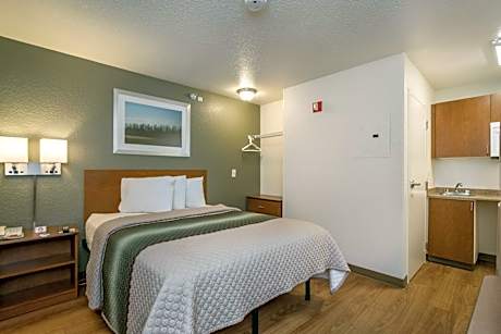 Studio Queen Room Disability Access Non-Smoking