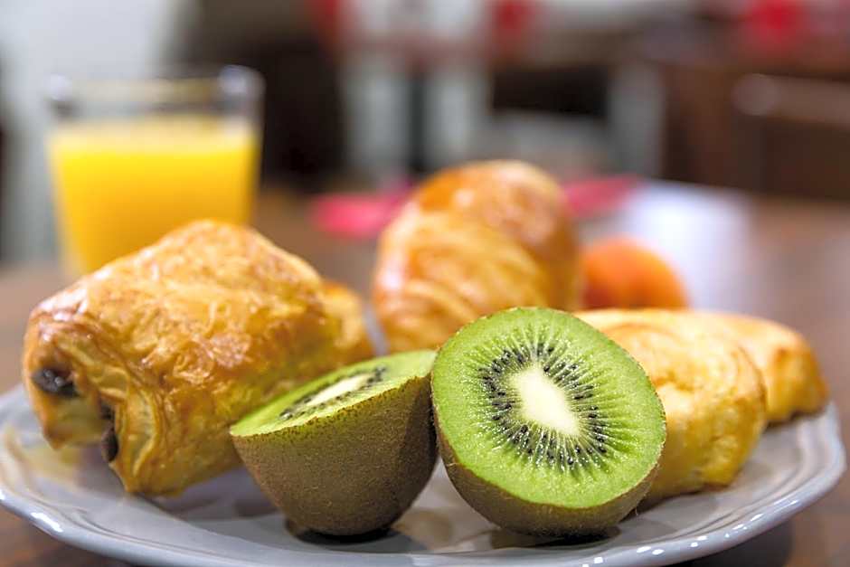 Hotel Le Cardinal Rueil Centre