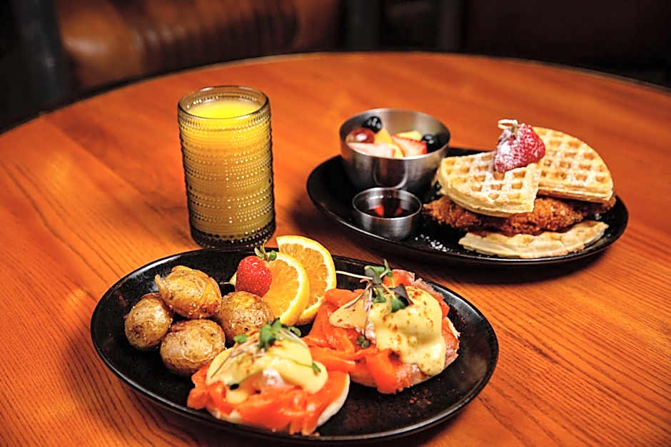 Delta Hotels by Marriott Edmonton Centre Suites