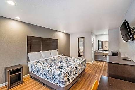 1 Queen Bed | Non-Smoking, Micfridge