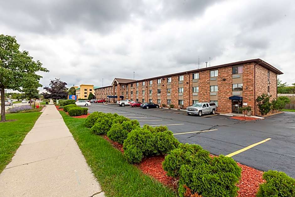 Motel 6-Milwaukee, WI - Glendale