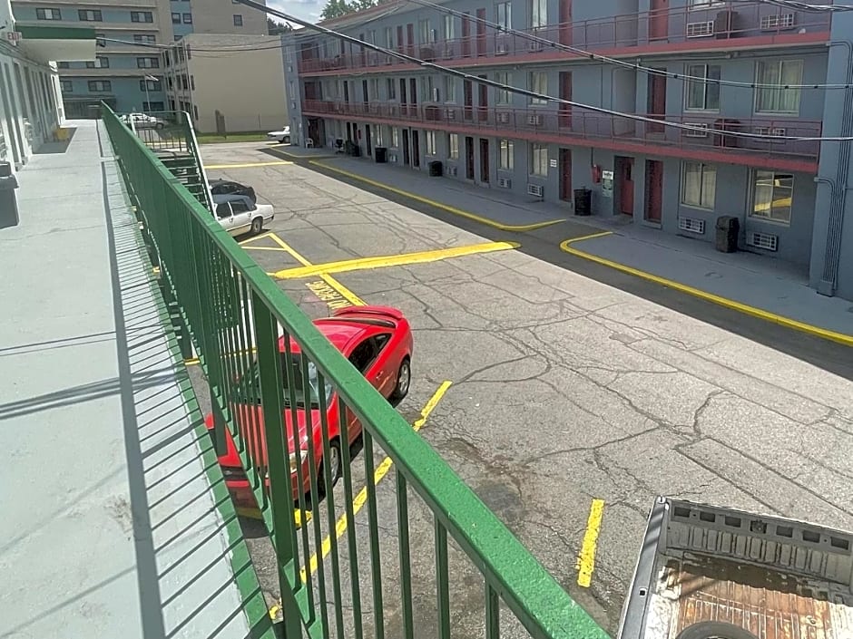 Budgetel Inn and Suites - Louisville