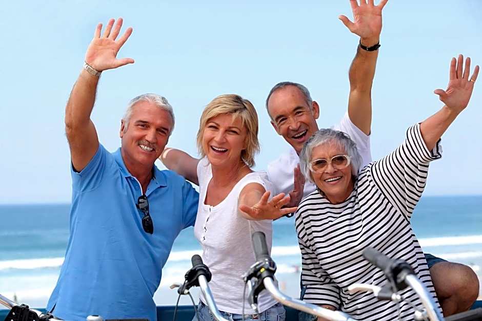 Stunning Lodge With Decking At Oaklands Holiday Park In Essex Ref 39017Rw