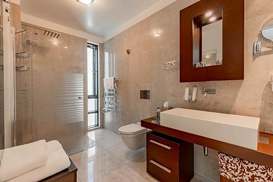 Black Pearl Apartment Hotel
