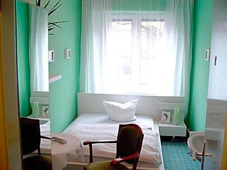 Economy Single Room with Shared Bathroom