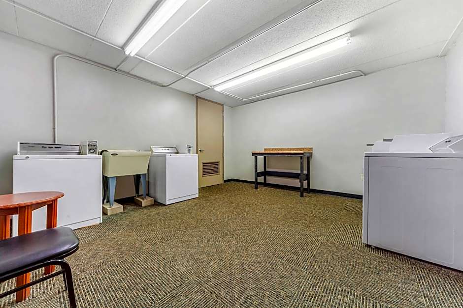 Econo Lodge Inn & Suites Brookings