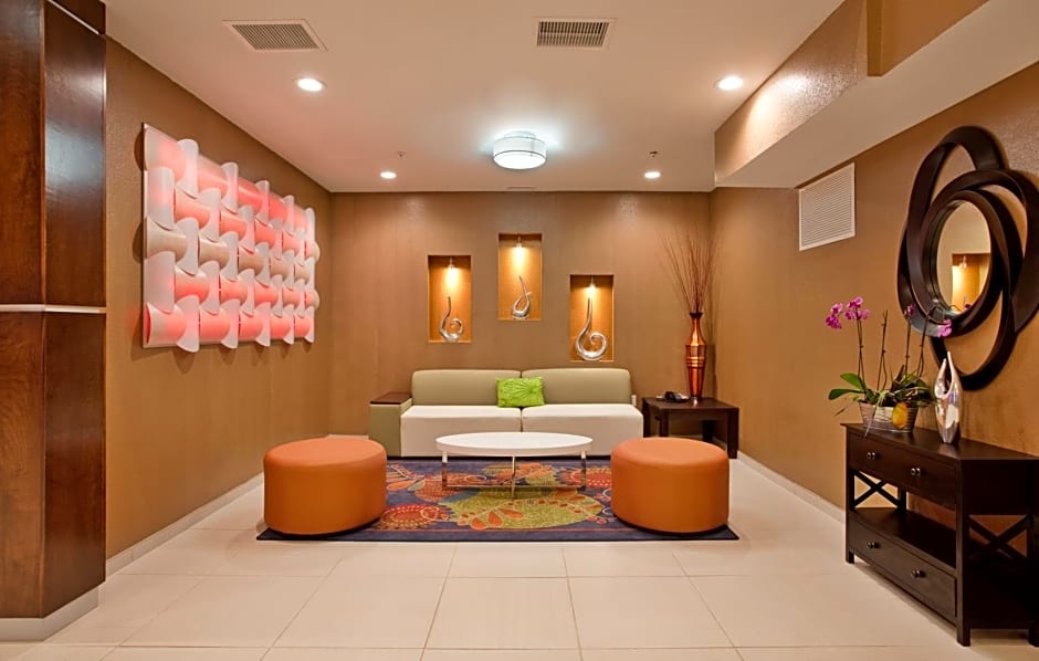 Holiday Inn Express & Suites St Louis Airport, an IHG Hotel By IHG