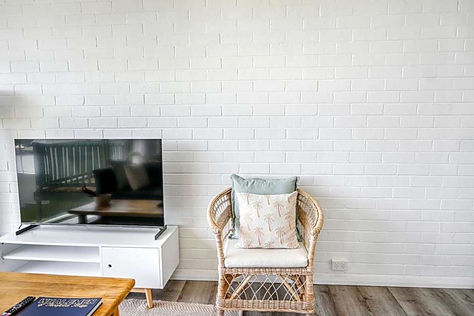 The Blue Whale - Sea View Apartment