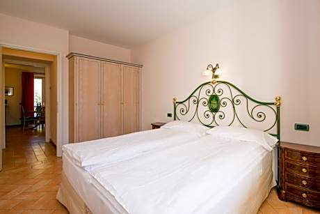 Large One-Bedroom Apartment