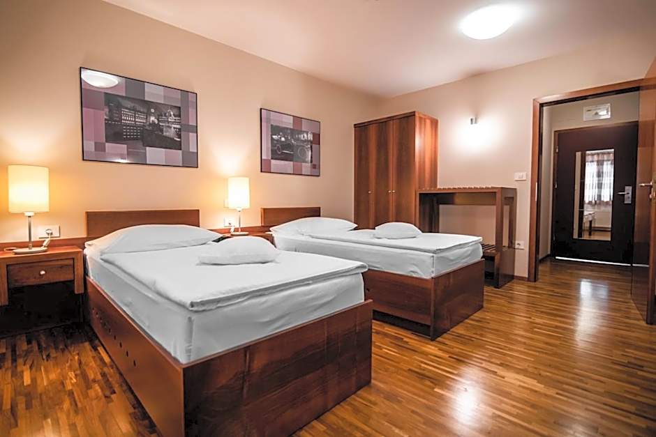 Hotel Dvor Jezersek Brnik