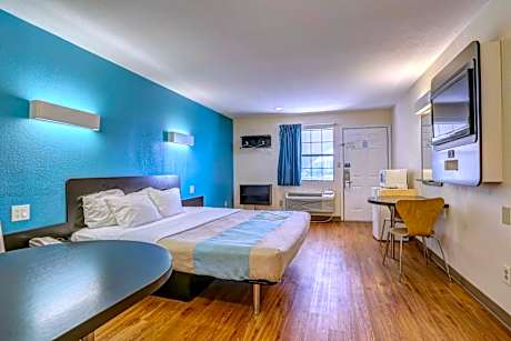 King Room - Disability Access - Smoking