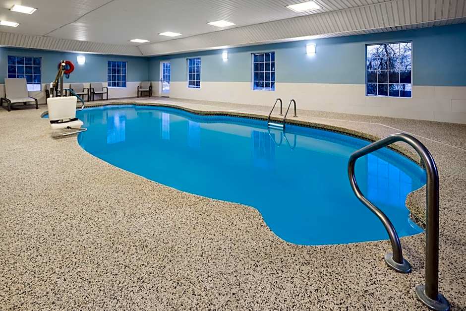 Holiday Inn Express Hotel & Suites Brattleboro By IHG
