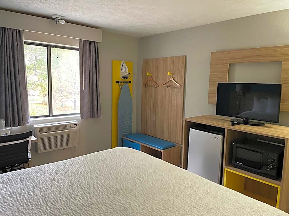 Days Inn by Wyndham Warrensburg