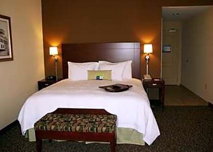 Hampton Inn & Suites West Point