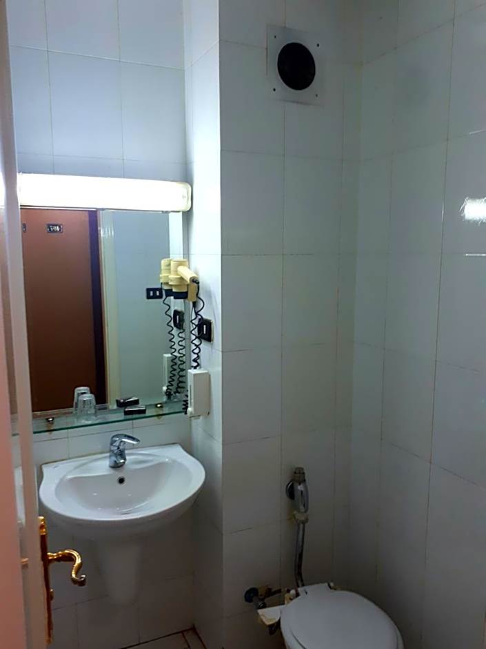 New Pola Hotel