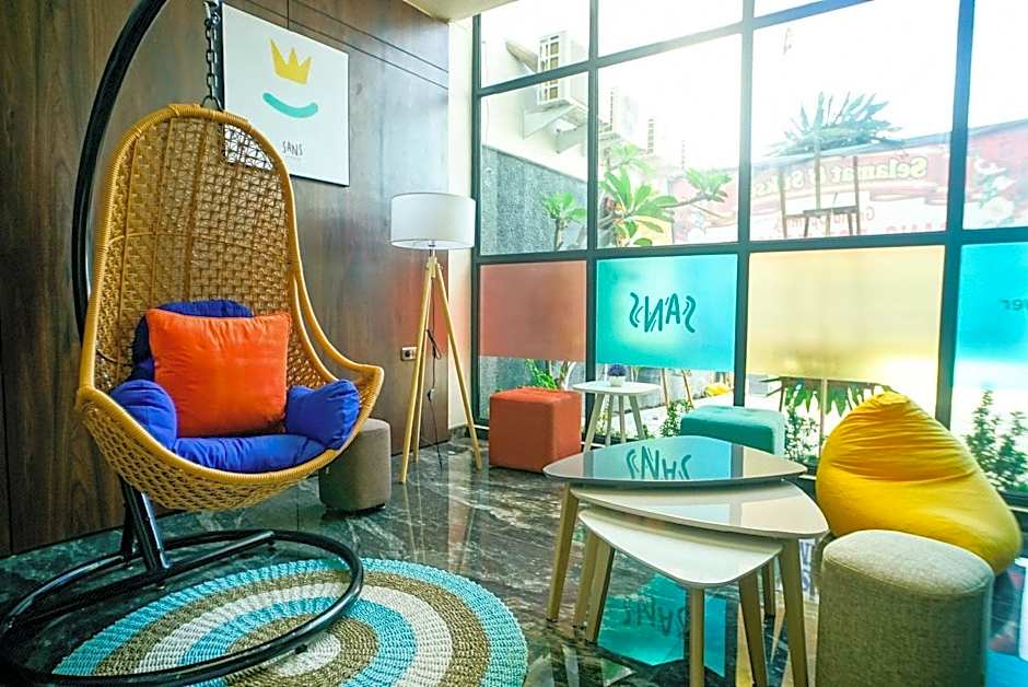 Sans Hotel Box Mansion Surabaya by RedDoorz