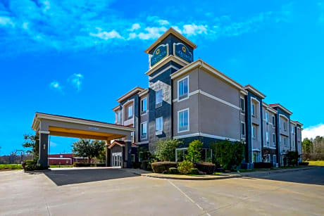 La Quinta Inn & Suites by Wyndham Marshall