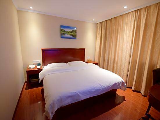 GreenTree Inn Zhenjiang Jurong Yalong Business Hotel