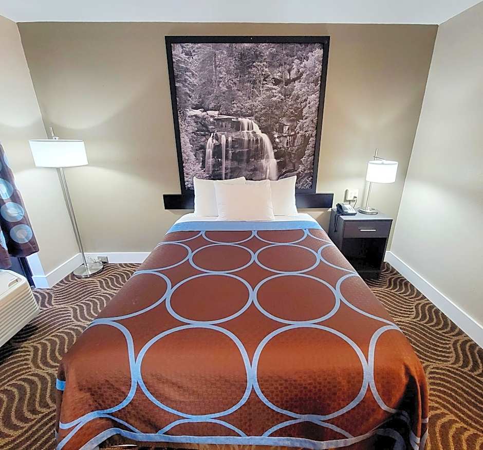 Super 8 by Wyndham Marion NC