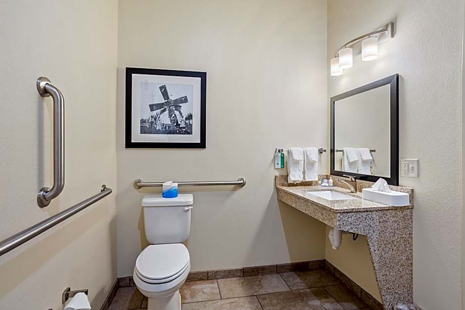 Cobblestone Hotel & Suites - Little Chute