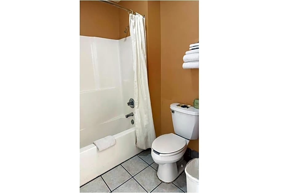 Garden Inn & Suites