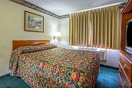 1 Queen Bed Nonsmoking