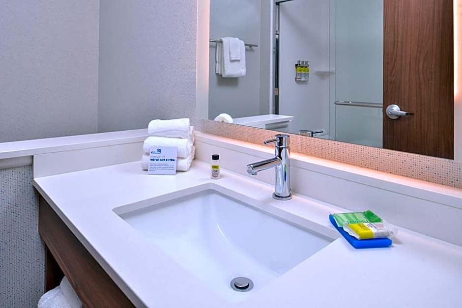 Holiday Inn Express and Suites - Mall of America - MSP Airport By IHG