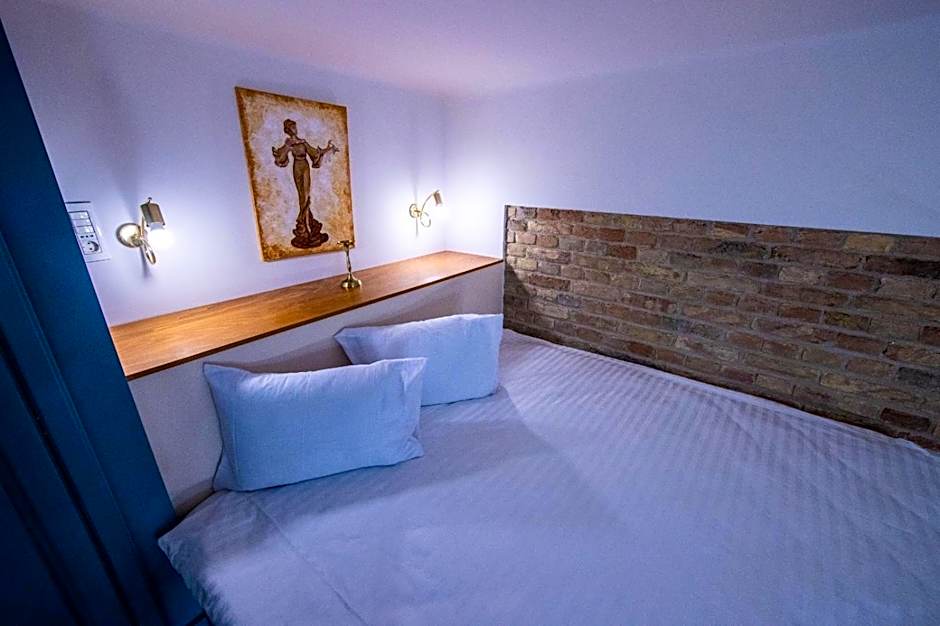 VISAJ Deluxe Downtown