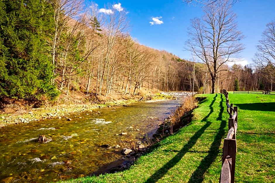 Clear River Inn and Tavern