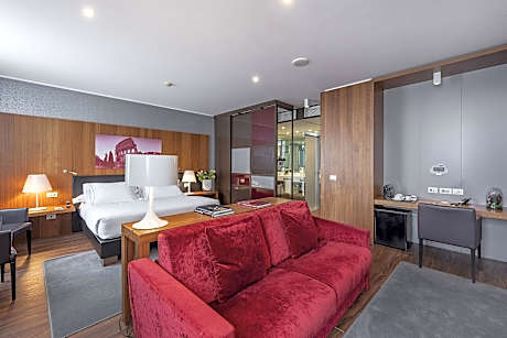 Suite (1 King Bed and 1 Queen Sofa Bed)