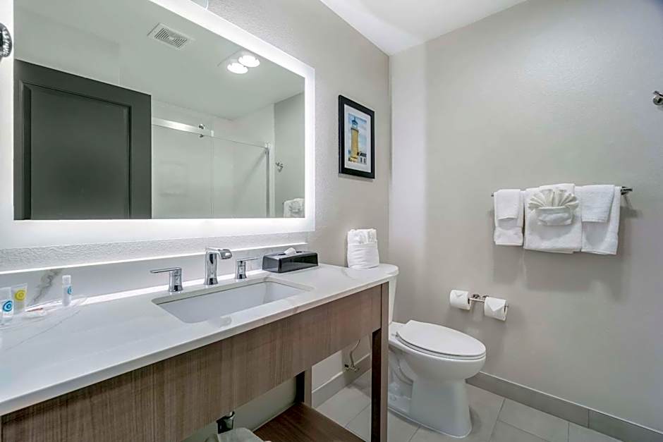 Comfort Inn & Suites Pacific - Auburn