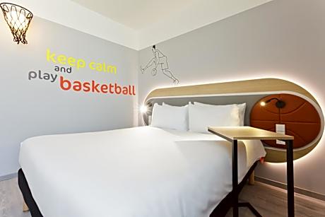 Room with Queen Bed and Sofa Bed