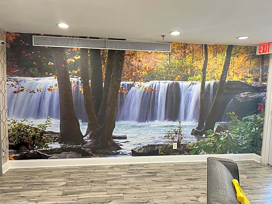 Clarion Pointe - Greensboro Coliseum Area